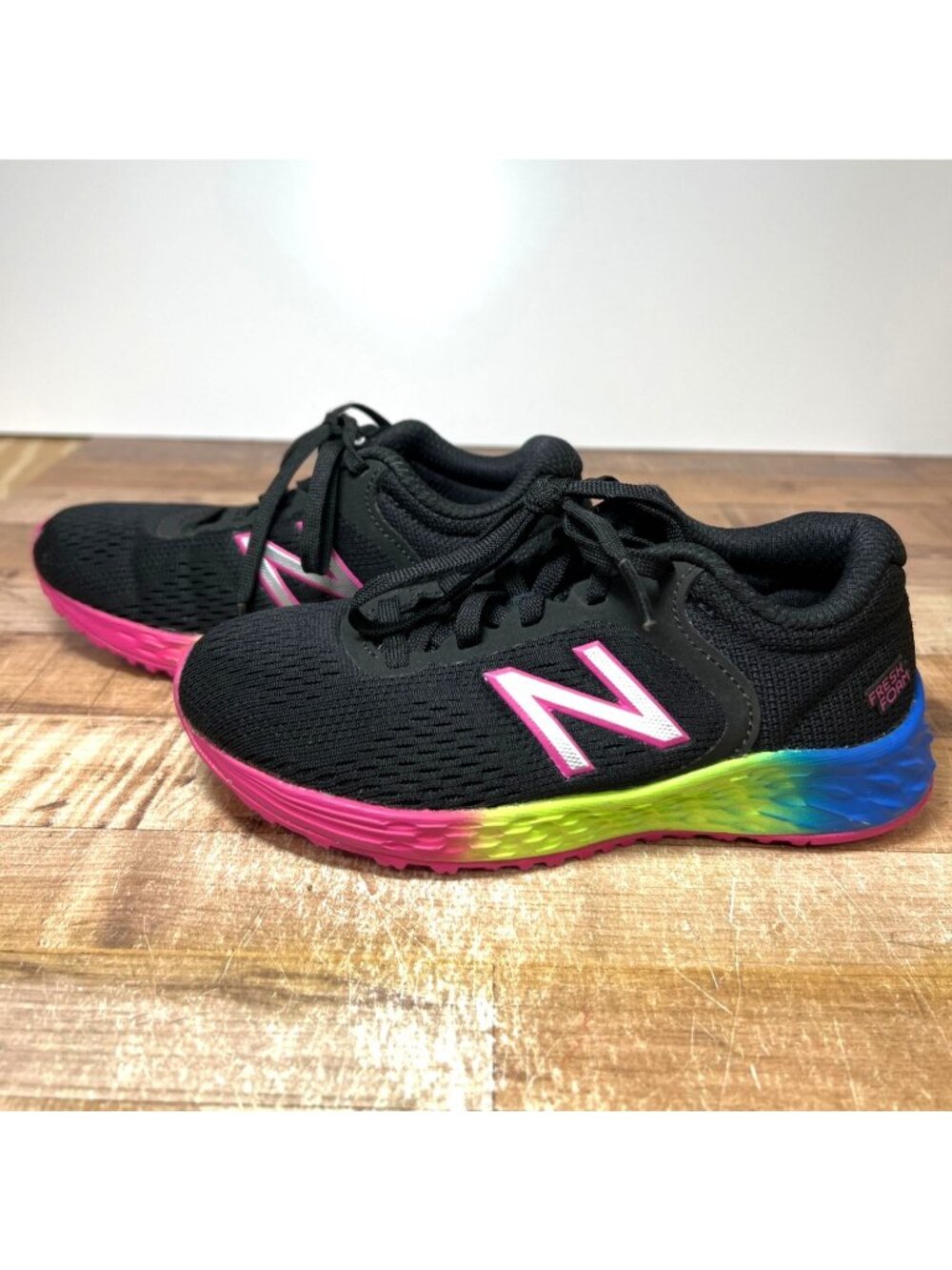 New Balance Kids Fresh Foam Arishi Black Sneakers Pink & Rainbow Sole Size 13